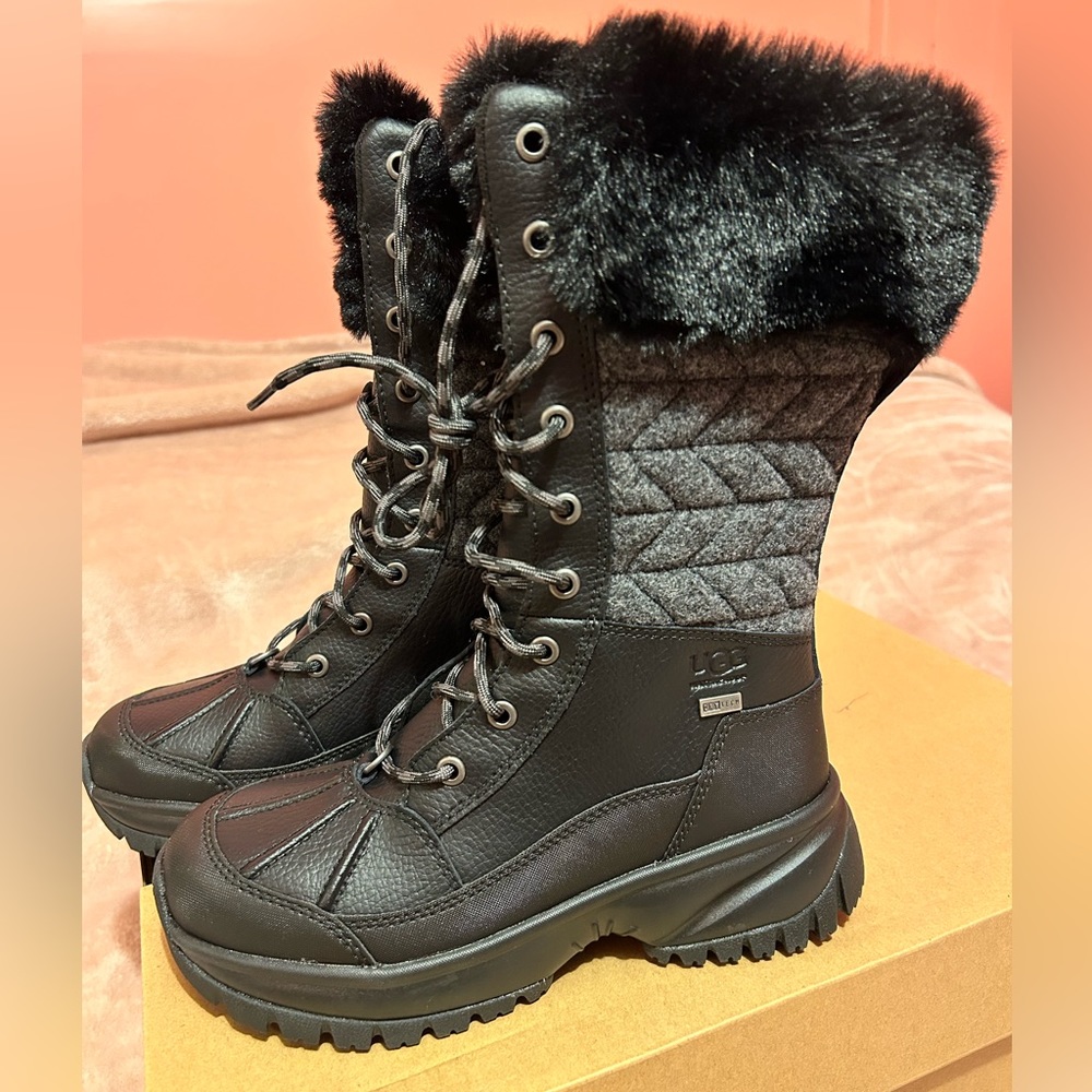 UGG Yose Tall Quilt - size 5 BRAND NEW